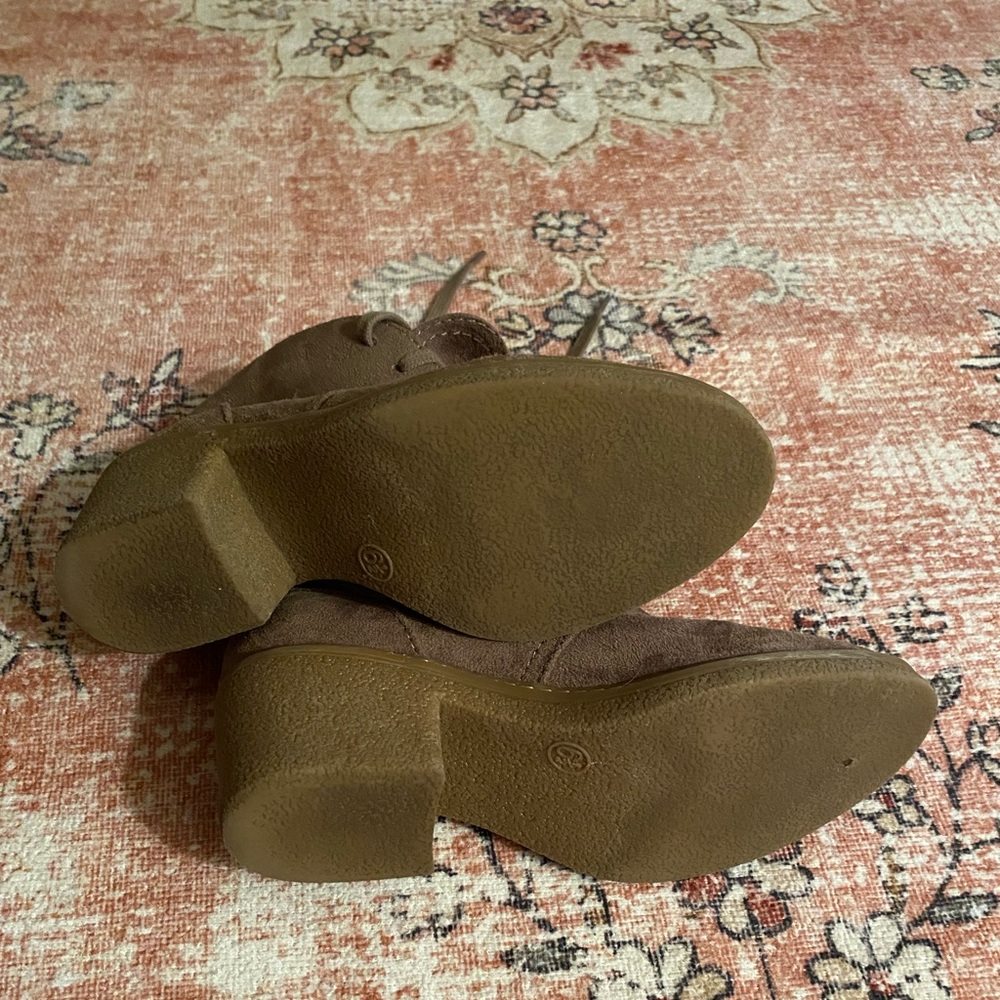Universal Thread Booties - Picture 4 of 4
